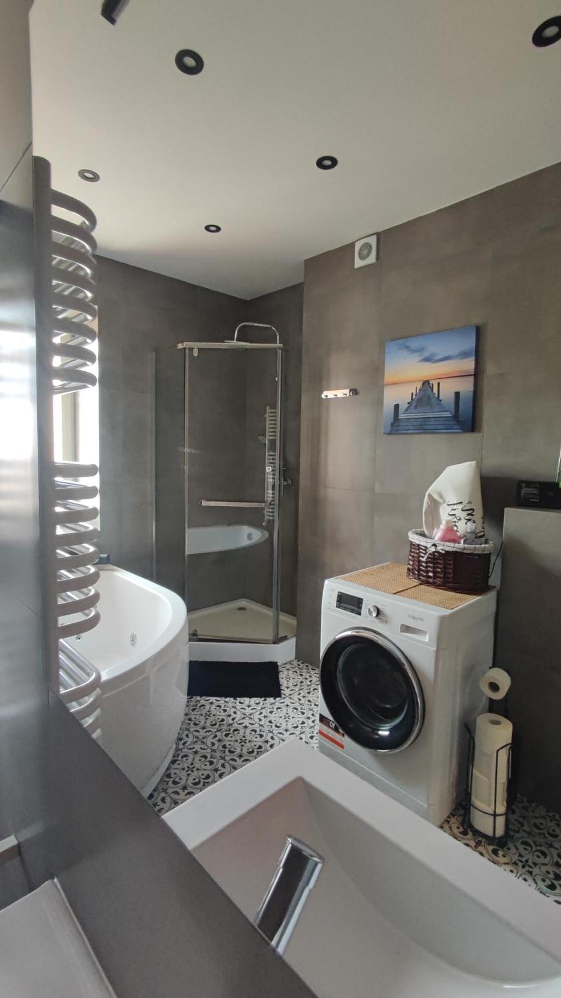 Z Jacuzzi Apartment *